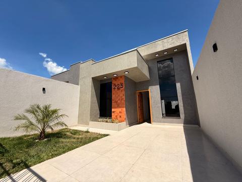 Casa em Maringá com 3 dormitórios, 1 banheiro social, churrasqueira, garagem ampla e lavanderia