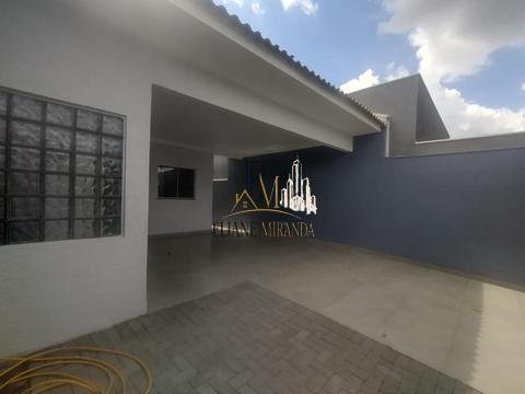 Casa à venda em Marialva, com 3 quartos sendo 1 suíte, 1 banheiro social, churrasqueira
