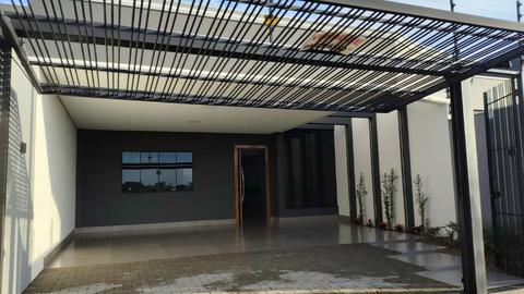 Casa à venda em Maringá, Jardim Oriental, com 3 quartos sendo 1 suíte, 1 banheiro, churrasqueira