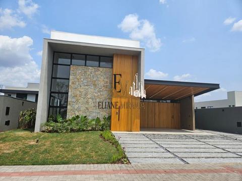 Sobrado de Alto Padrão à venda em Maringá, 4 suítes, banheiro, piscina, churrasqueira, condomínio fechado